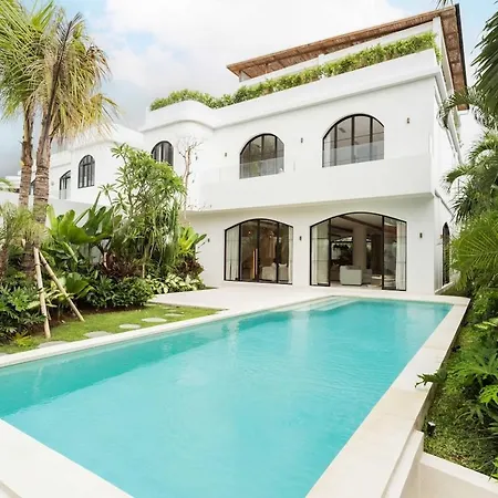Elegant 4Br Villa Downtown Berawa Canggu